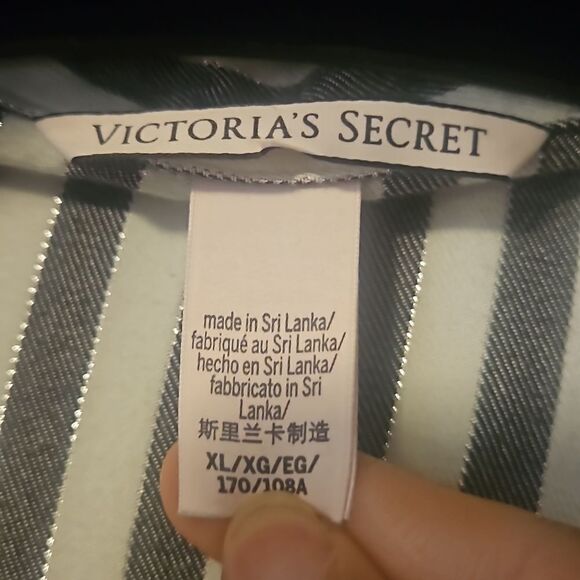 Victoria Secret collared Night shirt XL - Picture 2 of 6